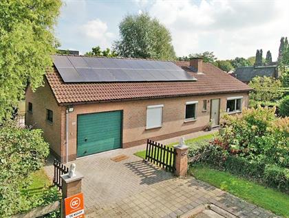 Instapklare bungalow met ruime tuin en garage te Grembergen!