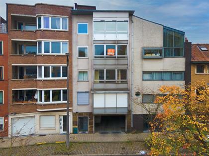 Fantastisch gelegen appartement nabij station Gent Sint Pieters en Watersportbaan te koop.