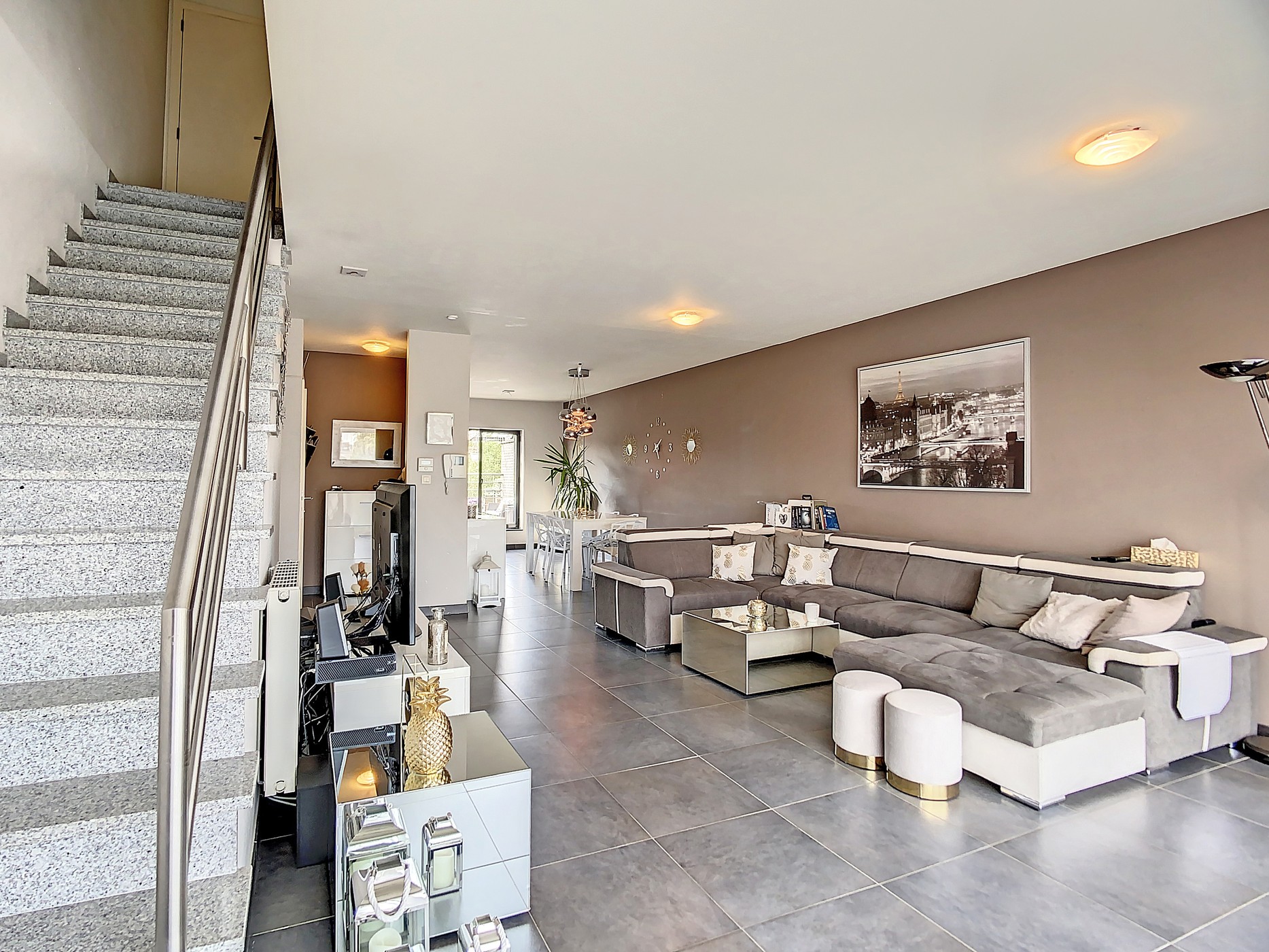 Instapklaar duplex-appartement met terras te Hamme-Zogge!