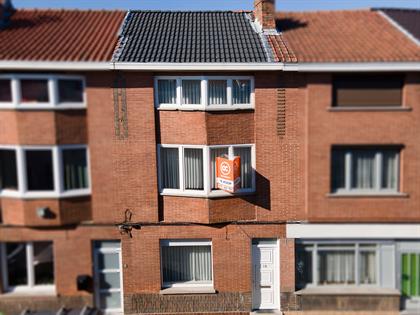 Instapklare woning met 4 slaapkamers op uistekende ligging nabij centrum Gent te koop.