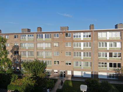 Lichtrijk appartement volledig gerenoveerd in 2021 met 2 slaapkamers en terras !